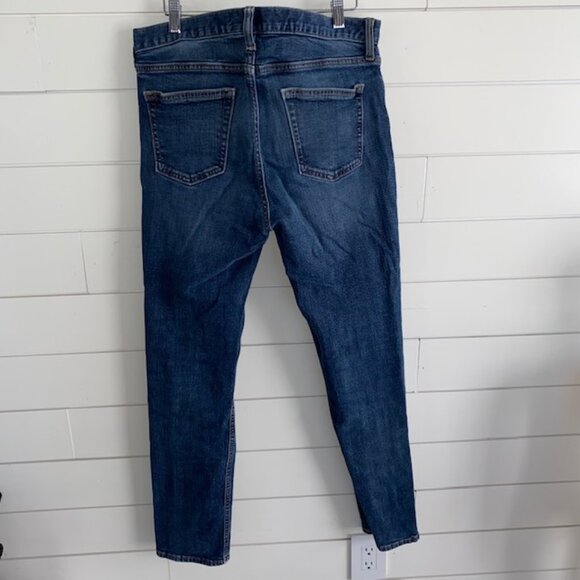 Old Navy Dark Wash Slim Jeans - Size 33x32 comfy denim - Picture 6 of 7